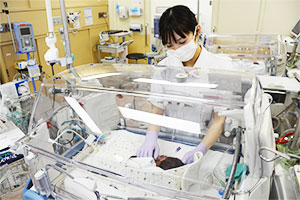 新生児集中治療室　NICU (Neonatal Intensive Care Unit)
